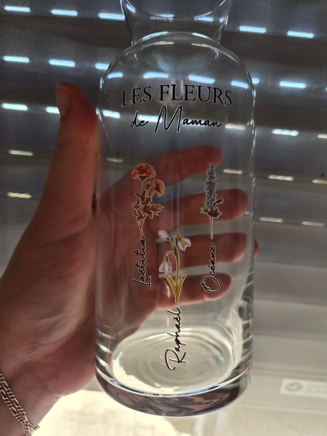 Customer photo review of Toujours en fleur – Vase personnalisé en verre avec fleurs et prénoms pour parents et grands-parents