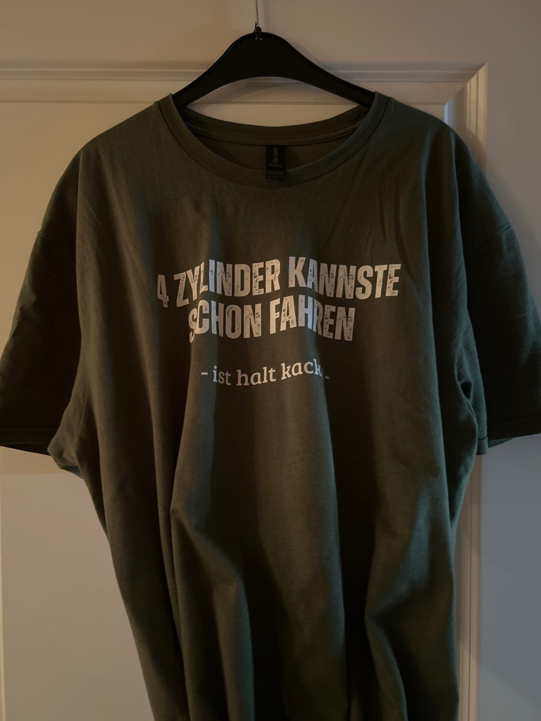 Customer photo review of 4 Zylinder Kacke T-Shirt