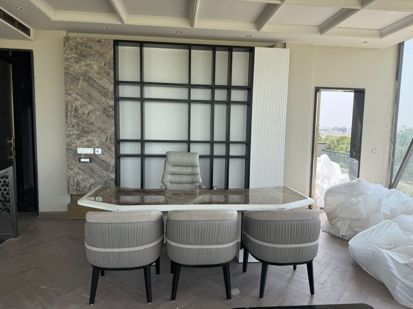 Customer photo review of Ettorez Fortuna High-Back Executive Leatherette Chair