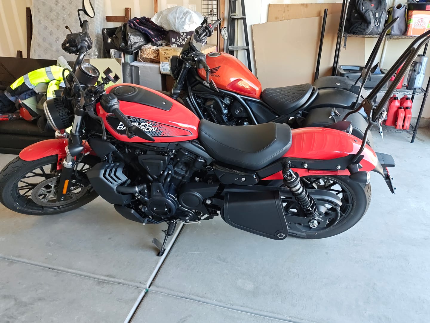 Customer photo review of 3L - Sprinter Harley Sportster Motorcycle Swing Arm Bag