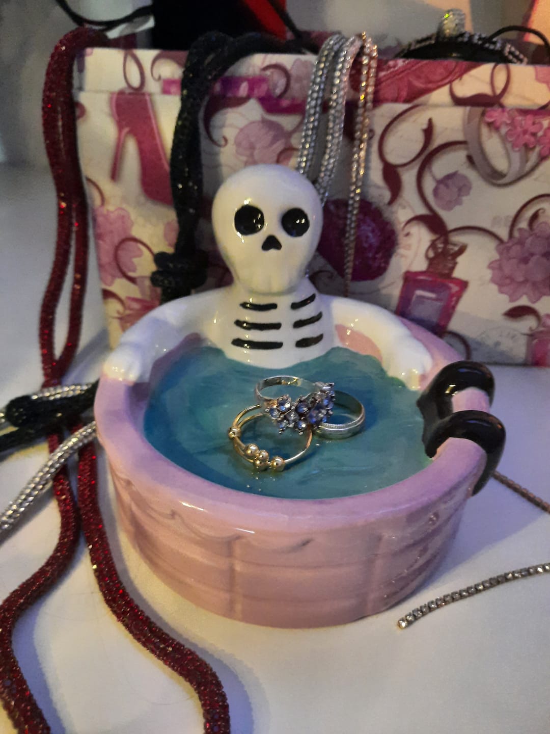 Customer photo review of Dead Cool Skelett Schmuckschale – Ablageschale für Ringe und Kleinigkeiten