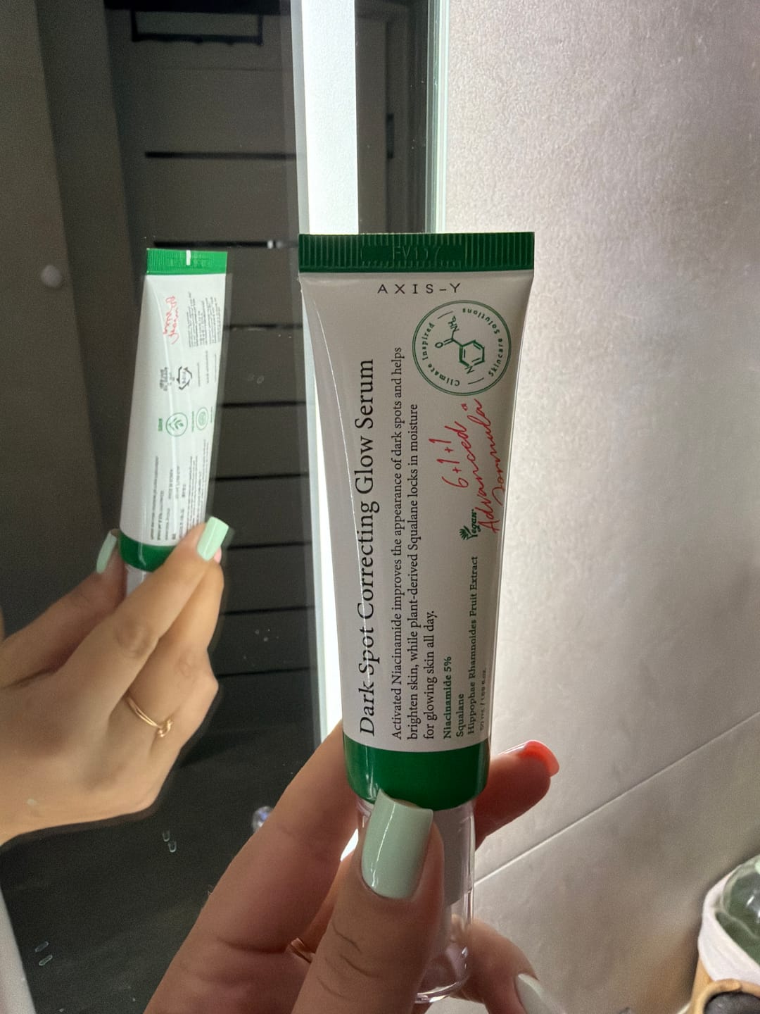 Customer photo review of Serums tumšo plankumu korekcijai AXIS-Y Dark Spot Correcting Glow Serum