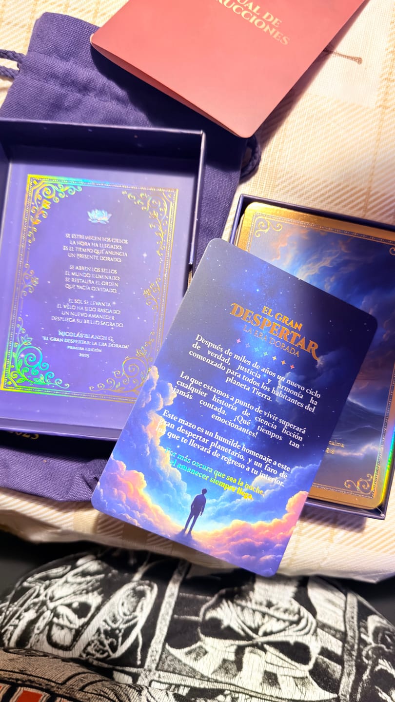 Customer photo review of El Gran Despertar: La Era Dorada ✨🌌💛 - Mazo Guía de 47 cartas