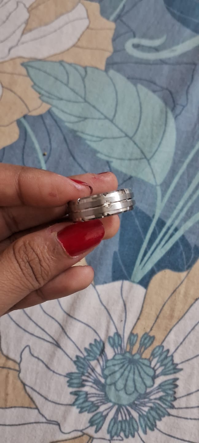 Customer photo review of Splendid Silver Band Ring