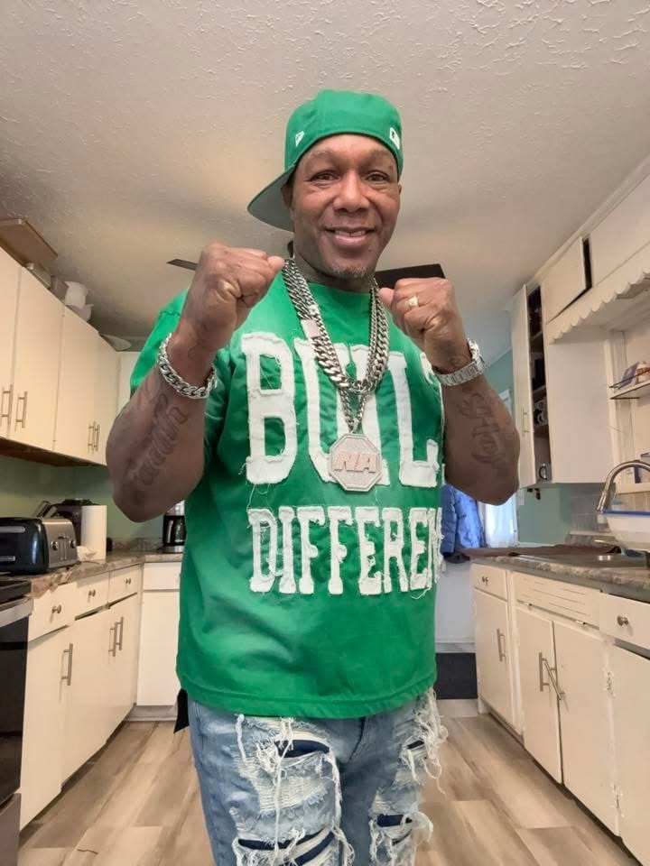 Customer photo review of Green Relaxed Heavyweight Edition Shirt