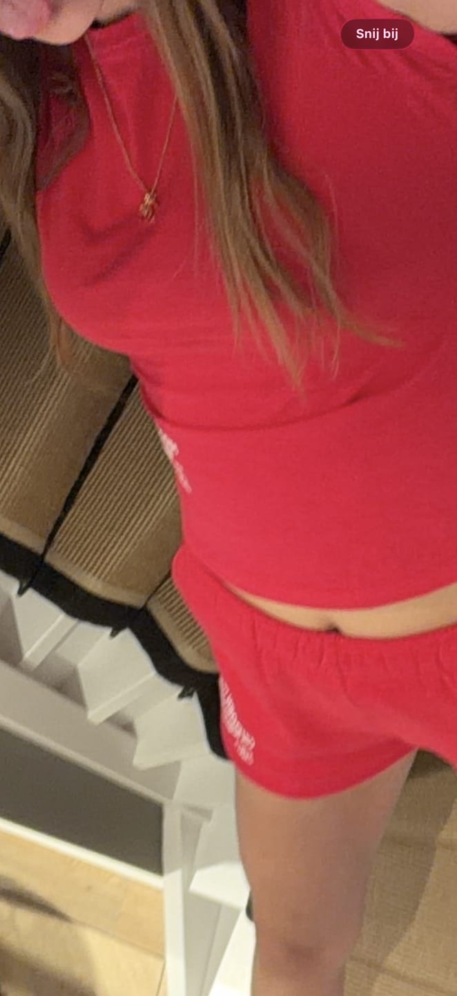 Customer photo review of LABEL SHORTS RASPBERRY RED