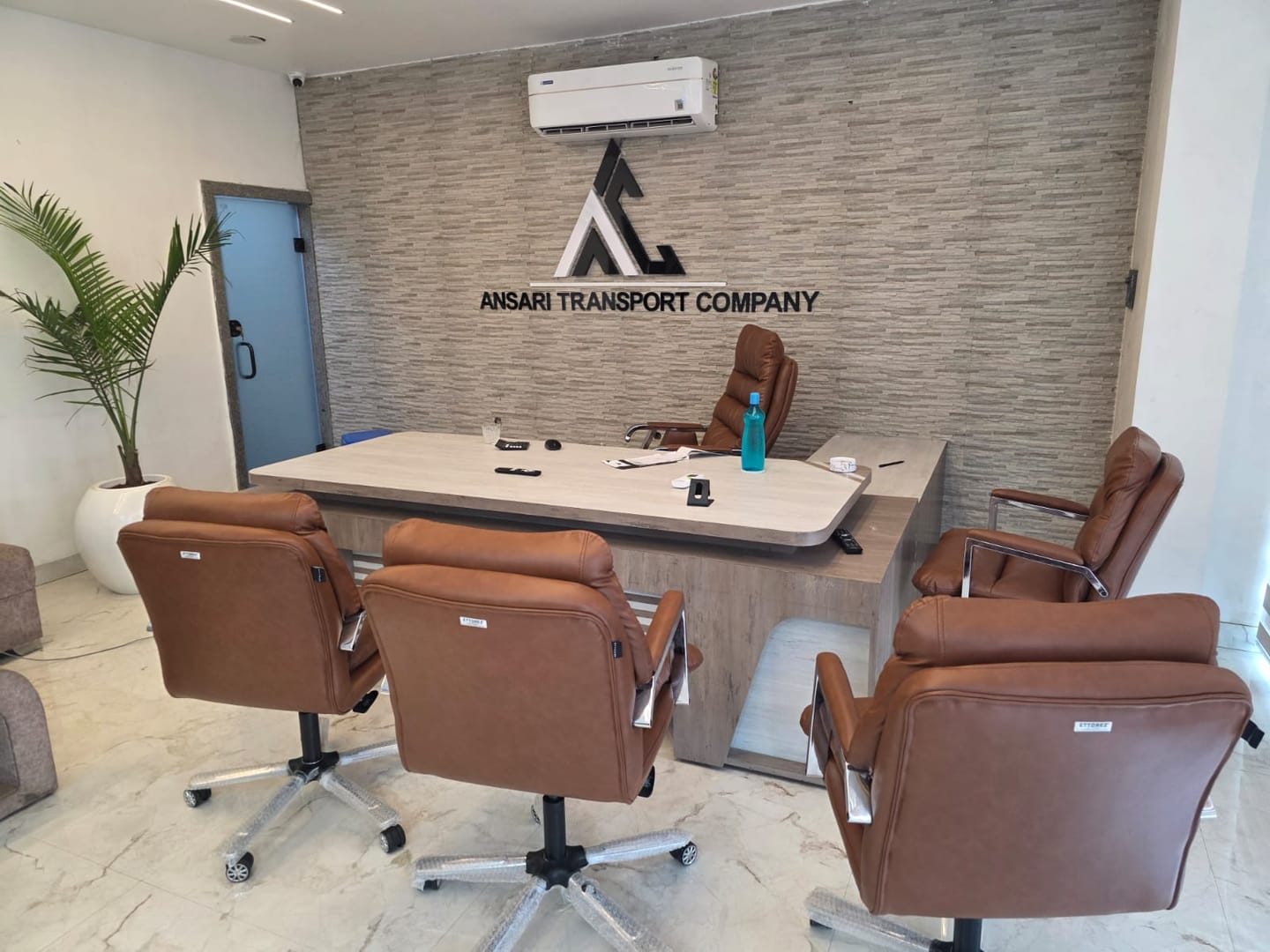 Customer photo review of Ettorez Fortuna High-Back Executive Leatherette Chair