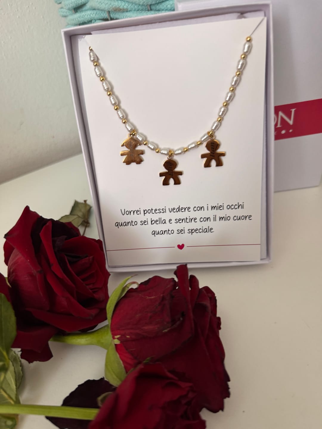 Customer photo review of Girocollo perline con bambini e incisione