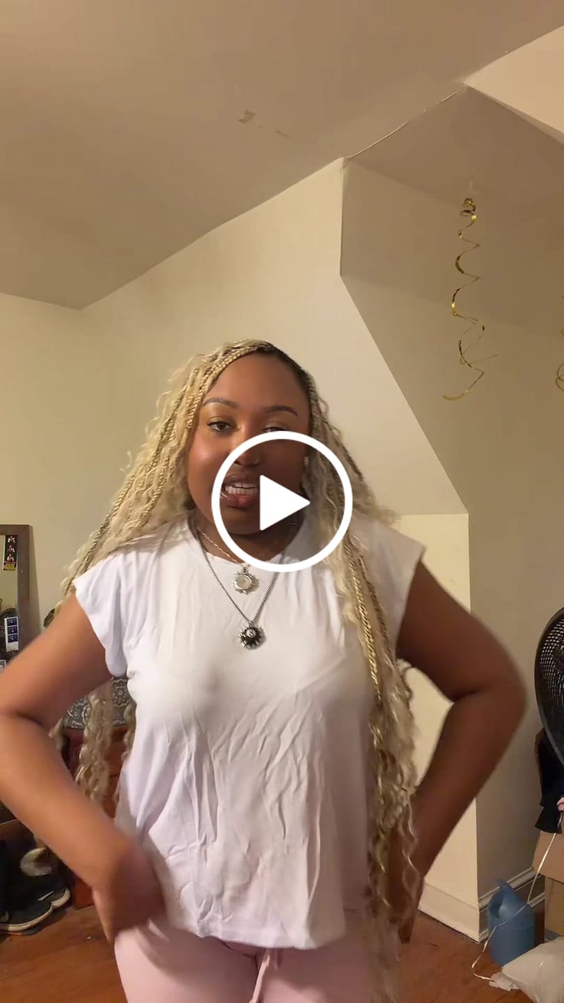 Customer video review of RELAXED TEE
