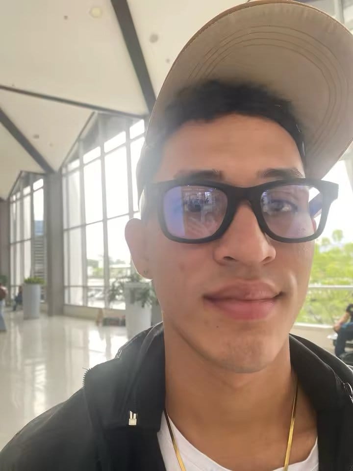 Customer photo review of AI Smart Glasses - Camera 8 MP, Real-Time Translation, Navigation