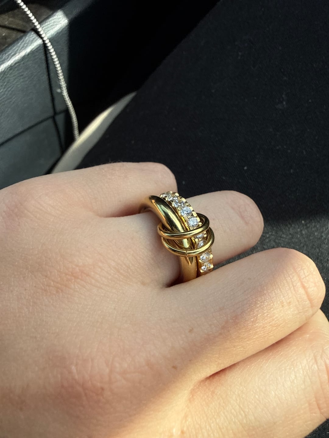Customer photo review of Pave Infinity Flow Ring 18K Vergoldet
