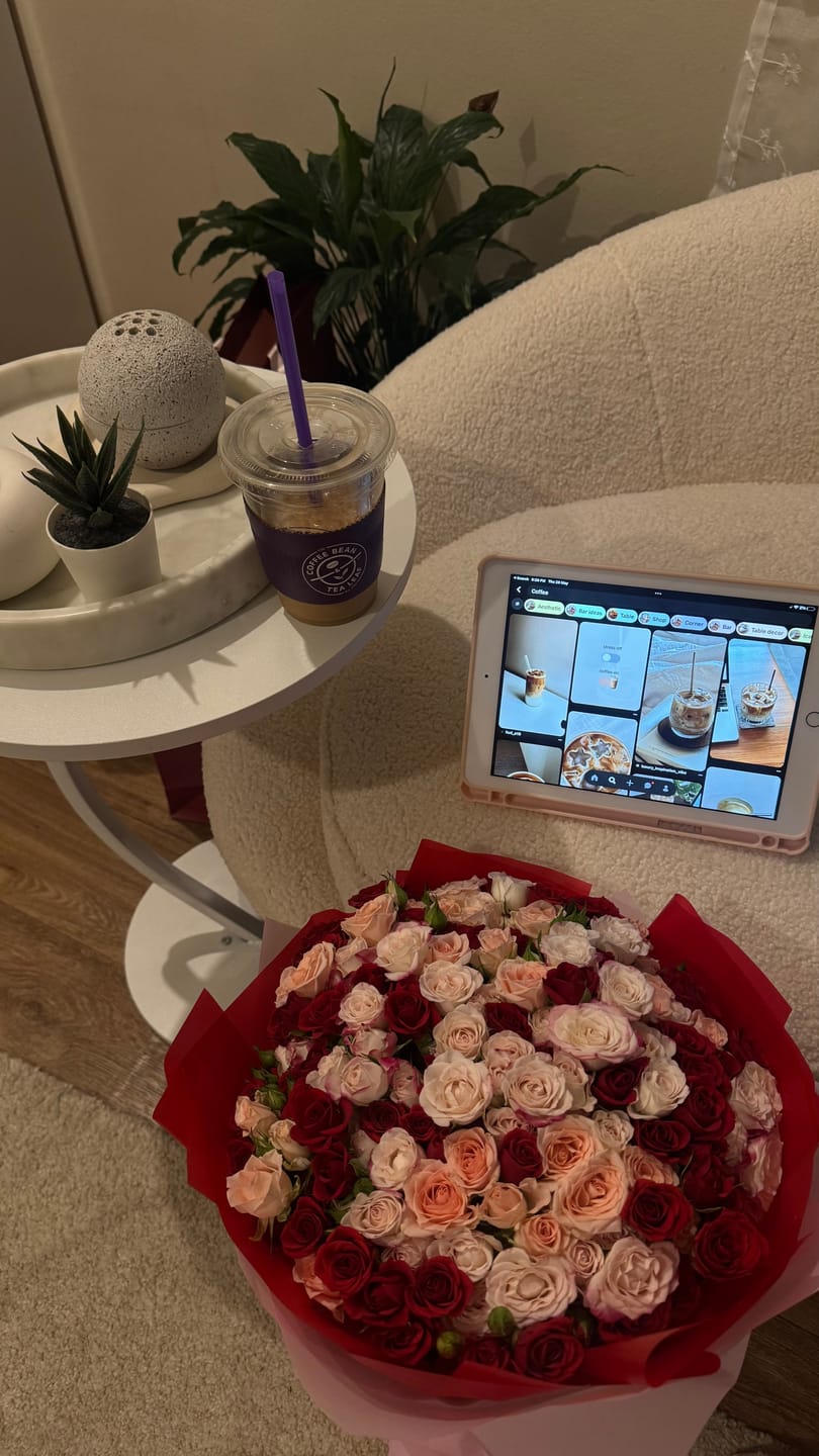 Customer photo review of Romantic Red & Pink Spray Roses Bouquet