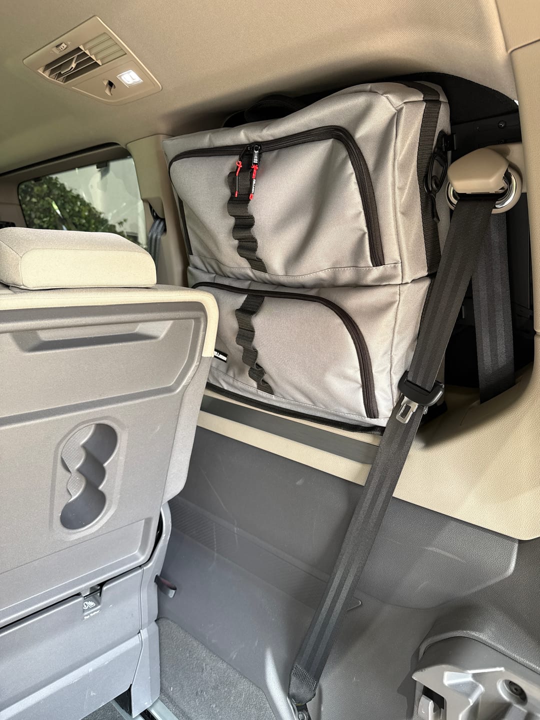 Customer photo review of Premium Fenstertasche mit Thermomatte für VW T7 Multivan Kompakt (kurzer Radstand L1)