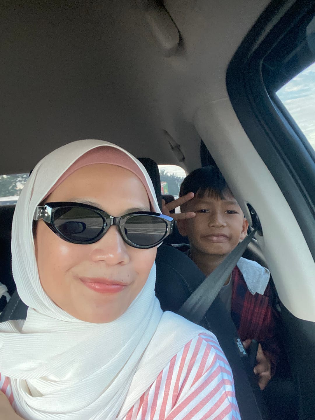 Customer photo review of Kyoto Oval Framed Sunglasses