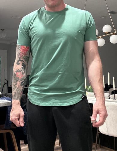 Customer photo review of 021 ESSENTIAL DROP-CUT T-SHIRT - Demo Test