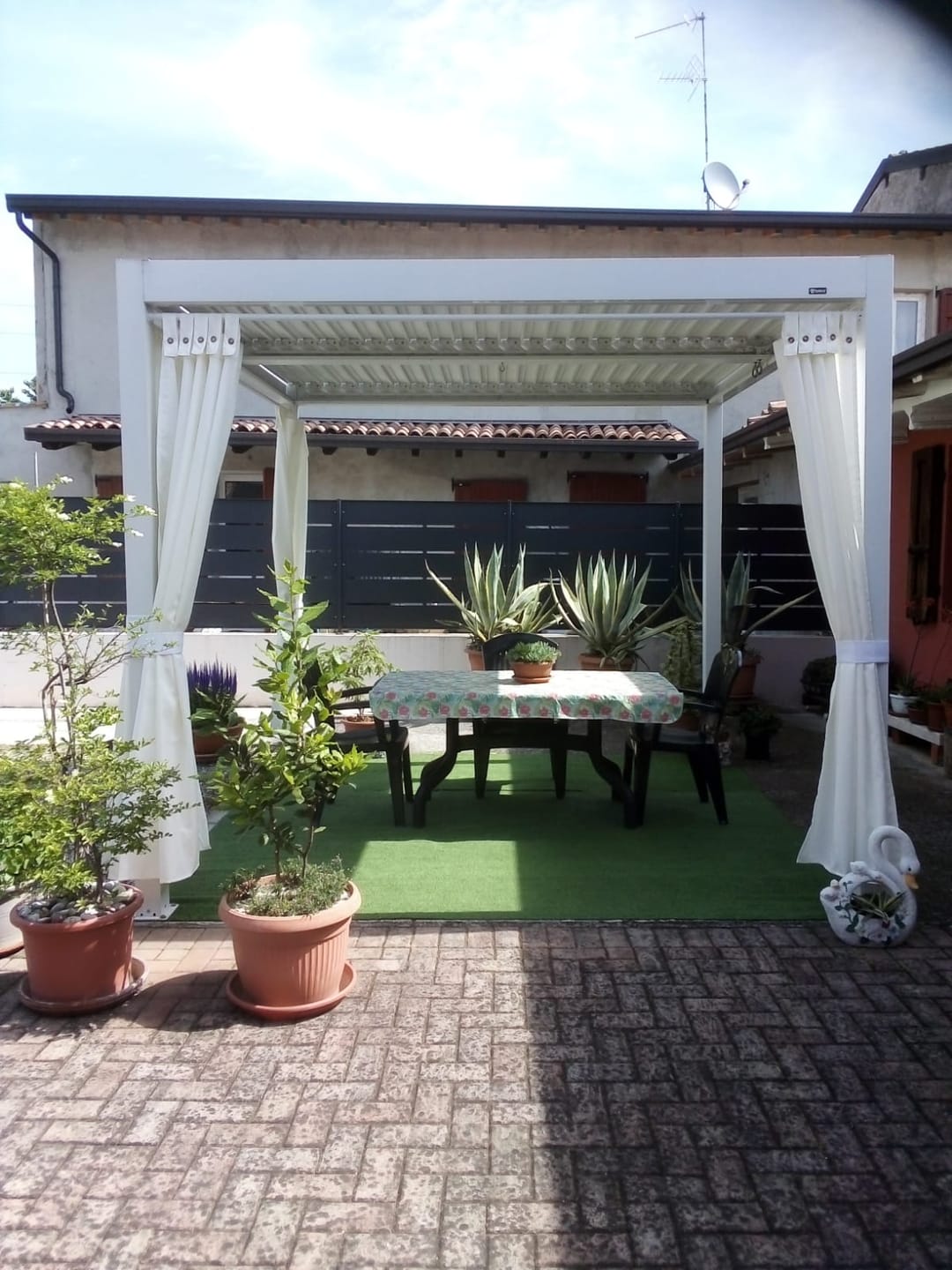 Customer photo review of Tenda Gazebo da Esterno Idrorepellente First 150x220 cm Ombreggiante con Bretella Apribile e Bottone