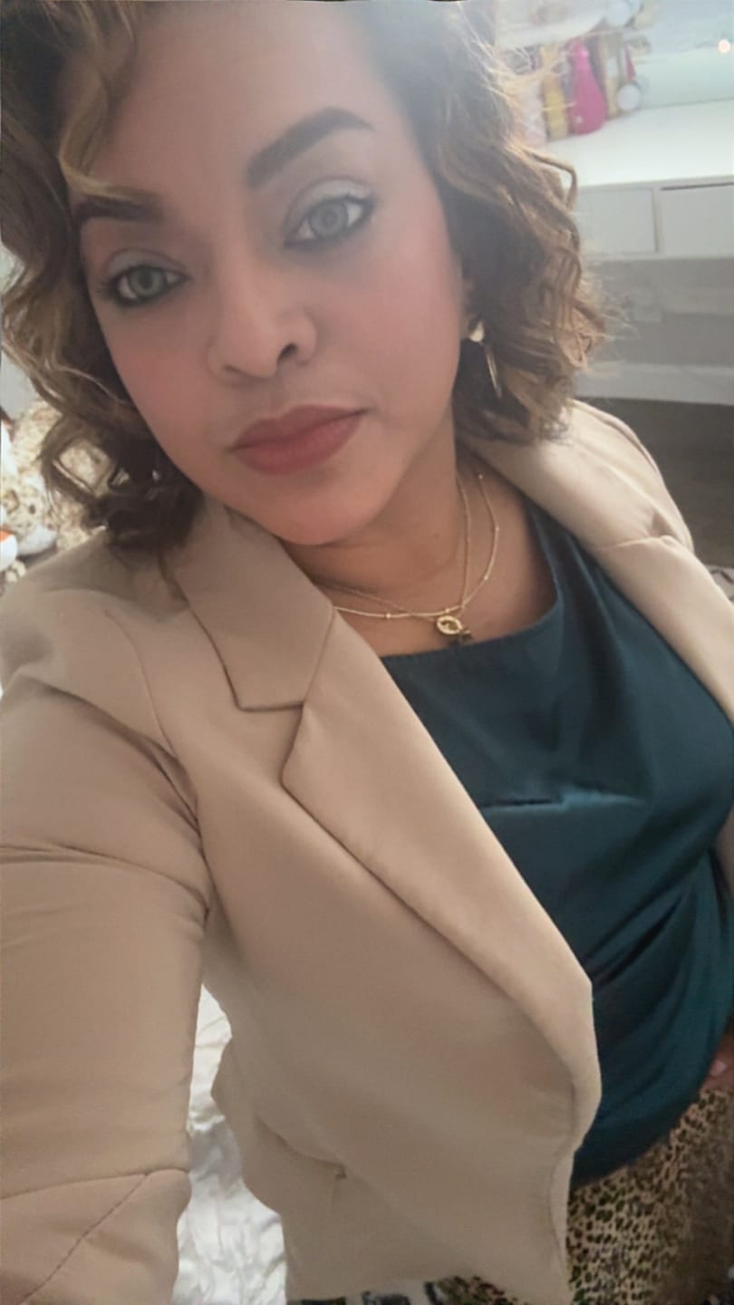 Customer photo review of Marble Hazel Brown Colored Contact Lenses