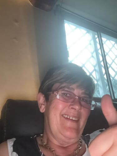 Reviewer smiling and giving a thumbs up, happy with their Copacabana purchase.