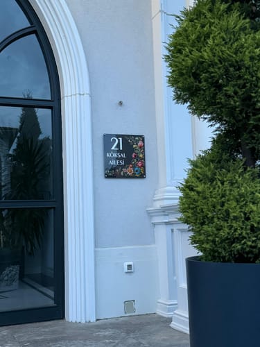 Kişiye Özel Metal Kapı Numarası ve Aile İsmi Tabelası için fotoğraflı müşteri yorumu