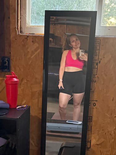 Customer photo review of ESSENCE Scoop Neck Racerback Sports Bra