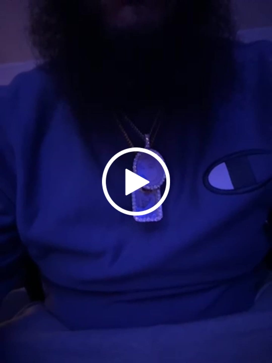 Customer video review of 3D OVAL CUSTOM PICTURE PENDANT