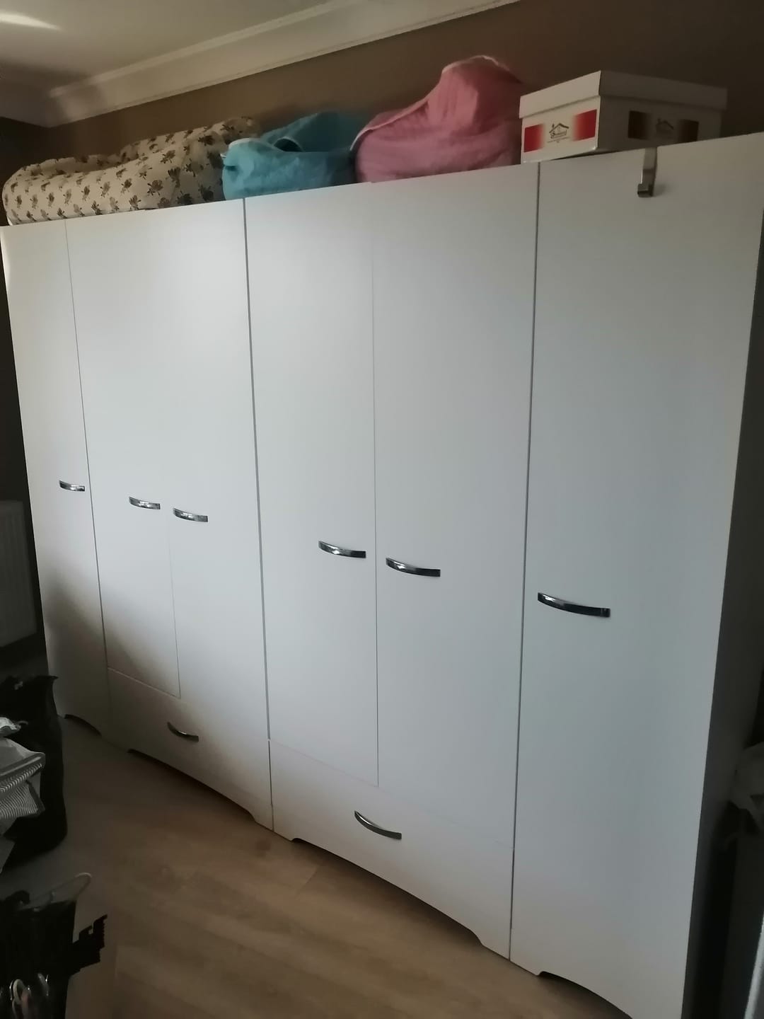 Customer photo review of Rani F4 Geniş Gardırop Elbise Dolabı 6 Kapaklı 2 Çekmeceli 12 Raflı 2 Askılı Tek Modül Beyaz