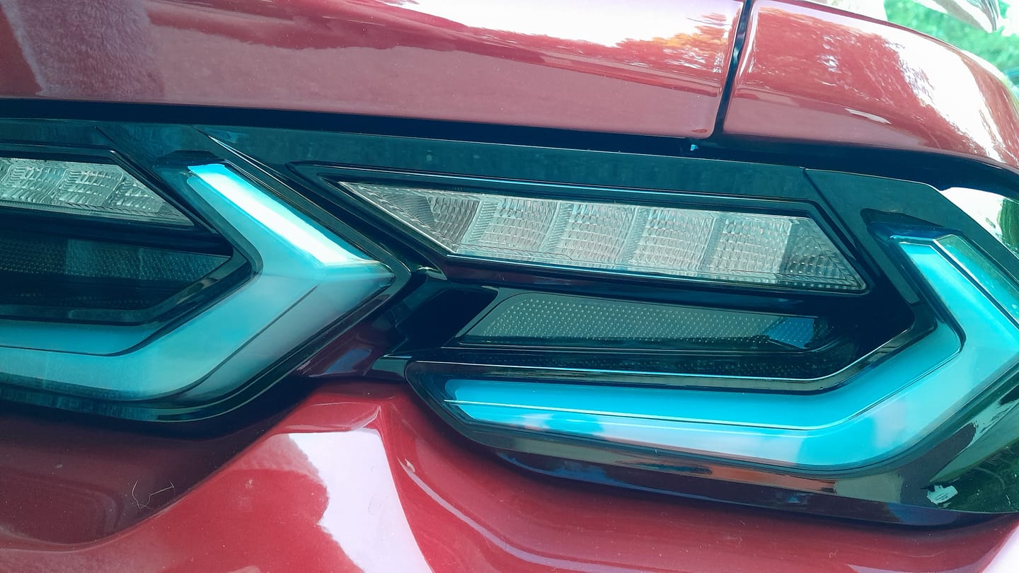 Customer photo review of 2019-2025 CHEVY CAMARO UMBRA LED TAILLIGHTS GLOSS BLACK/SMOKE LENS
