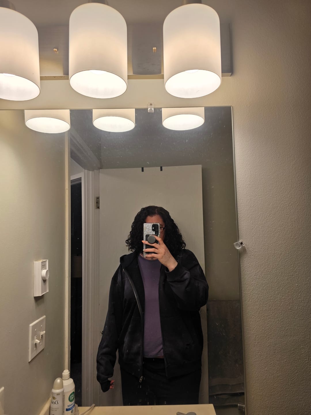 Customer photo review of BTS - ARIRANG WORLD TOUR OFFICIAL MD ZIP UP HOODIE (CHARCOAL)