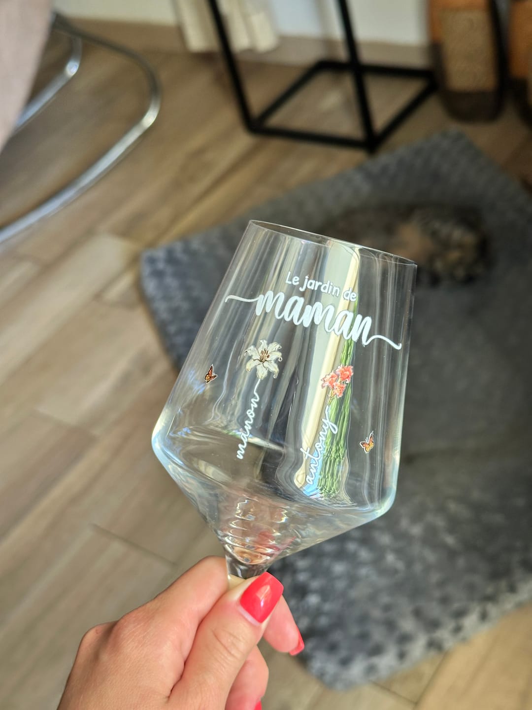 Customer photo review of Le jardin de Mamie - Verre à vin personnalisé avec fleurs de naissance pour Maman et Mamie