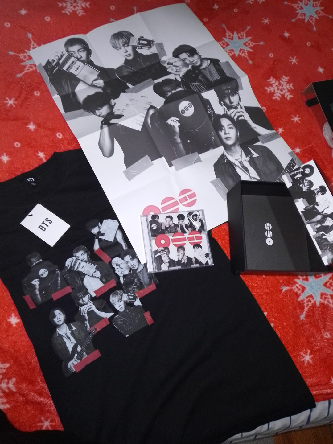 Customer photo review of BTS - ARIRANG 5TH ALBUM T-SHIRT CD BOX SET VER