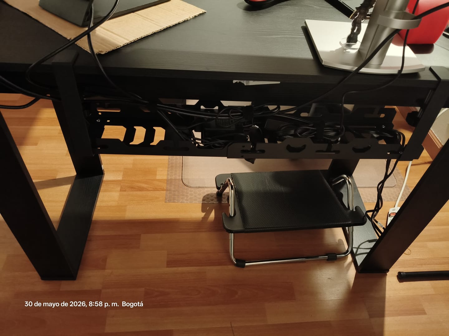 Customer photo review of Soporte Organizador para Cables de Escritorio