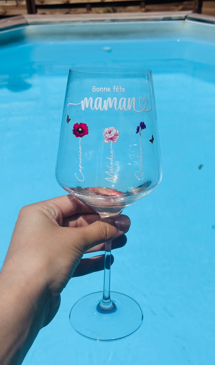 Customer photo review of Le jardin de Mamie - Verre à vin personnalisé avec fleurs de naissance pour Maman et Mamie
