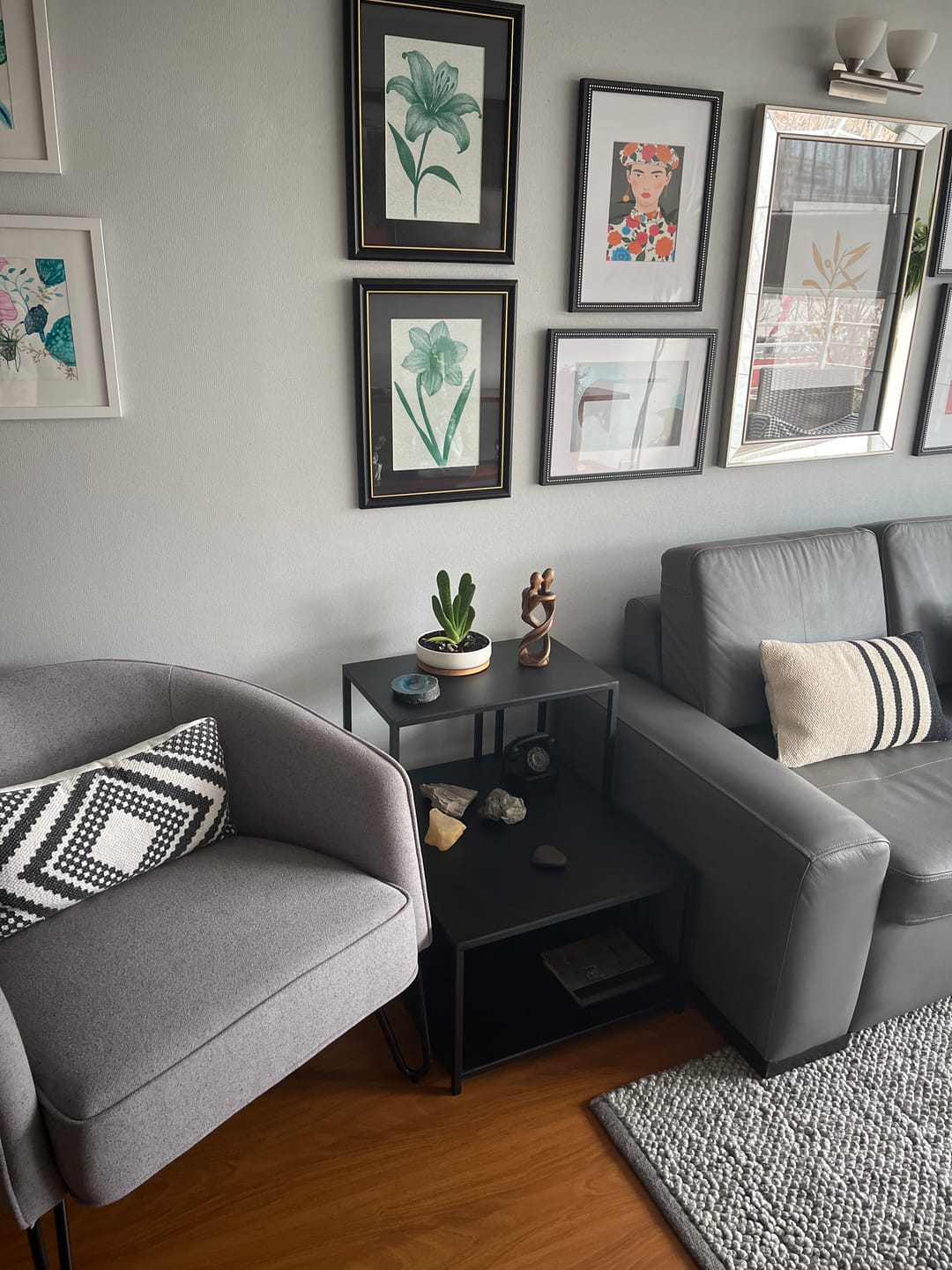Customer photo review of Mesa lateral dos niveles Metal Black — Kallfu.cl