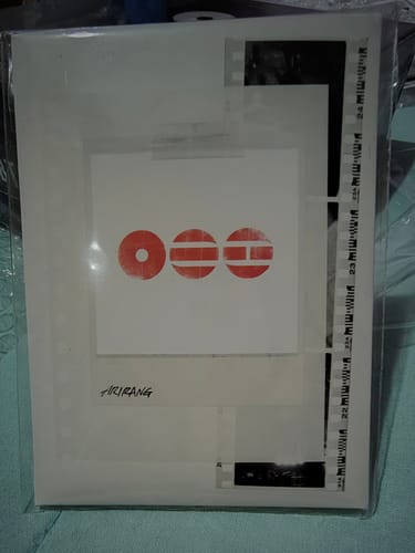 Customer's new BTS ARIRANG 5TH ALBUM WEVERSE ALBUMS VER, still sealed in its clear packaging.