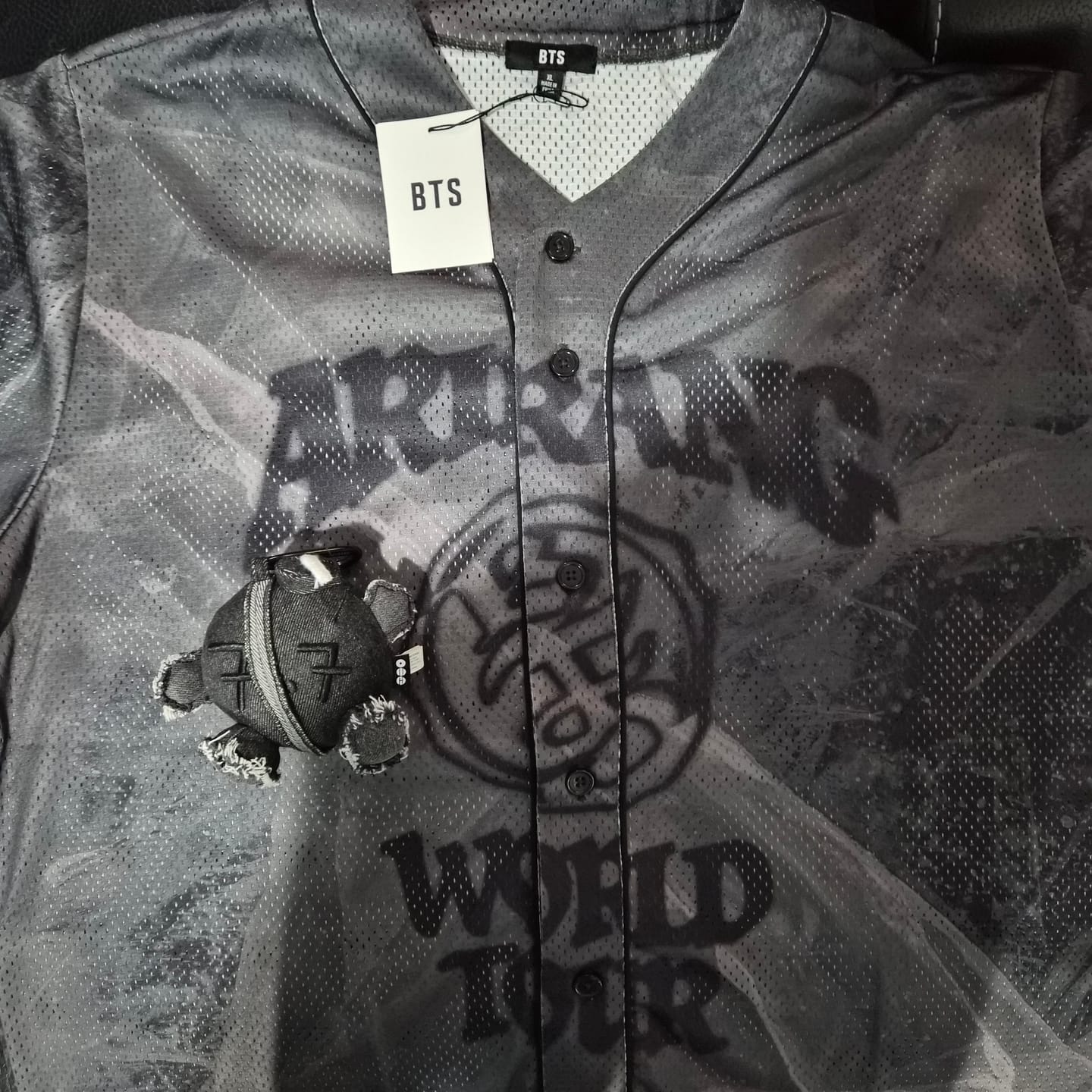 Customer photo review of BTS - ARIRANG WORLD TOUR OFFICIAL MD S/S JERSEY