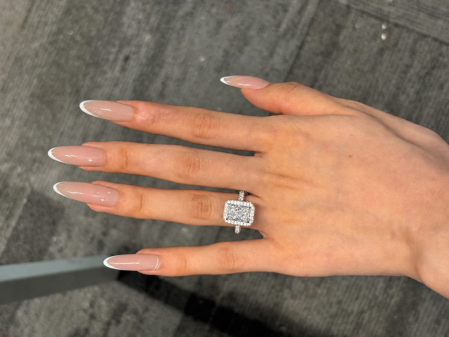 Customer photo review of S925 Noble Halo 3.5Ct Radiant Cut Engagement Ring Vintage Ring For Everyday Wear