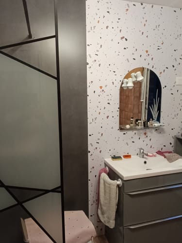 Customer photo review of Panneau Terrazzo Mural PVC 260 x 120 CM - Pour Crédence et Salle de Bain