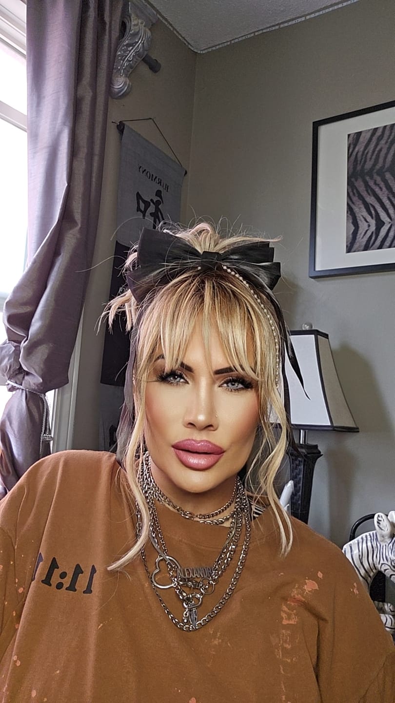 Customer photo review of BEAUTY SHAKER - Neutral Sand Blonde