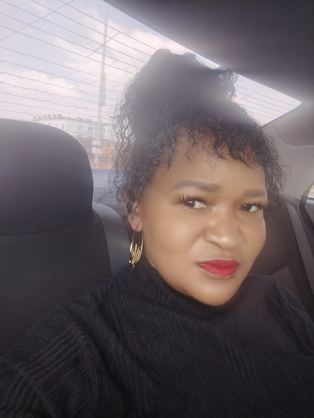 Customer photo review of Gold Era Logo Hoops
