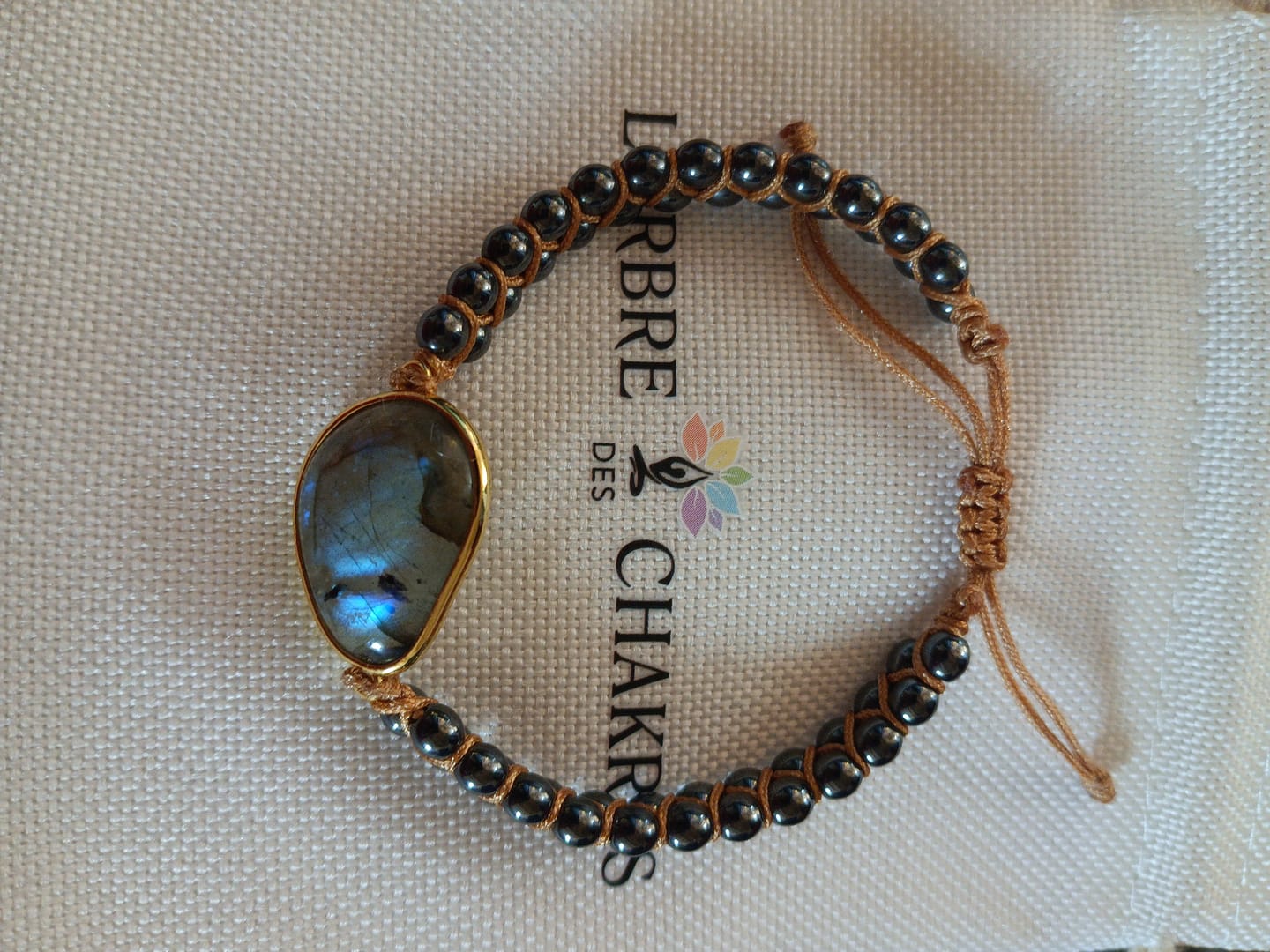Customer photo review of Bracelet "Oeil Céleste" en Labradorite & Hématite