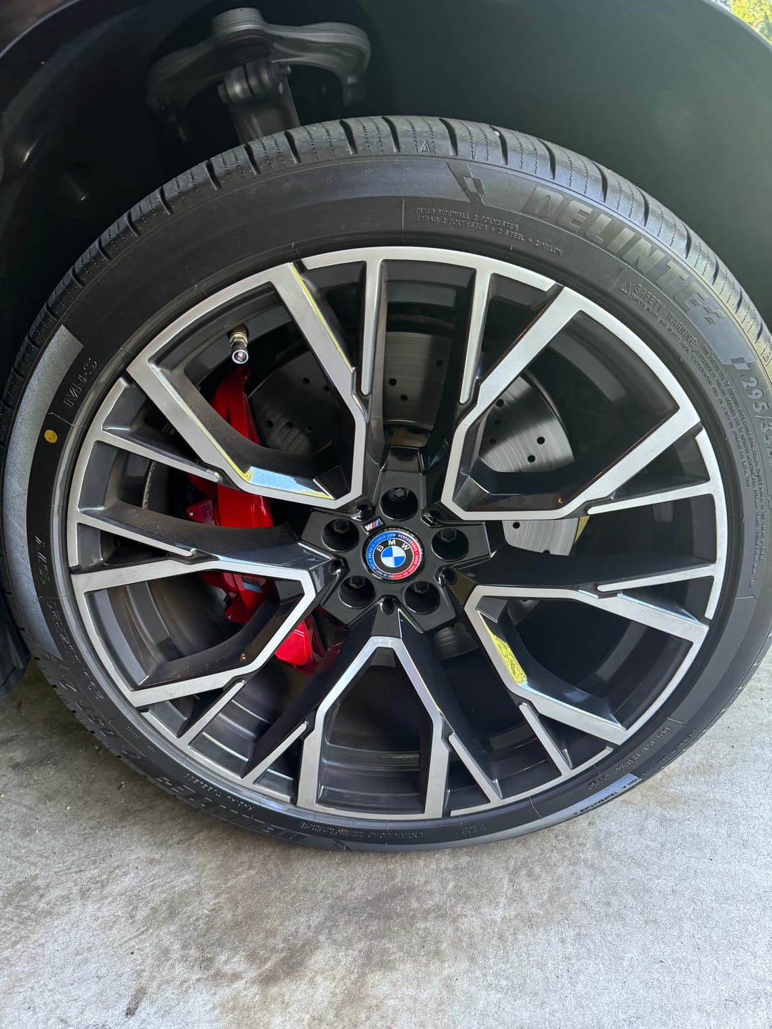 Customer photo review of BMW 50TH ANNIVERSARY V2 FLOATING WHEEL CENTRE CAP SET