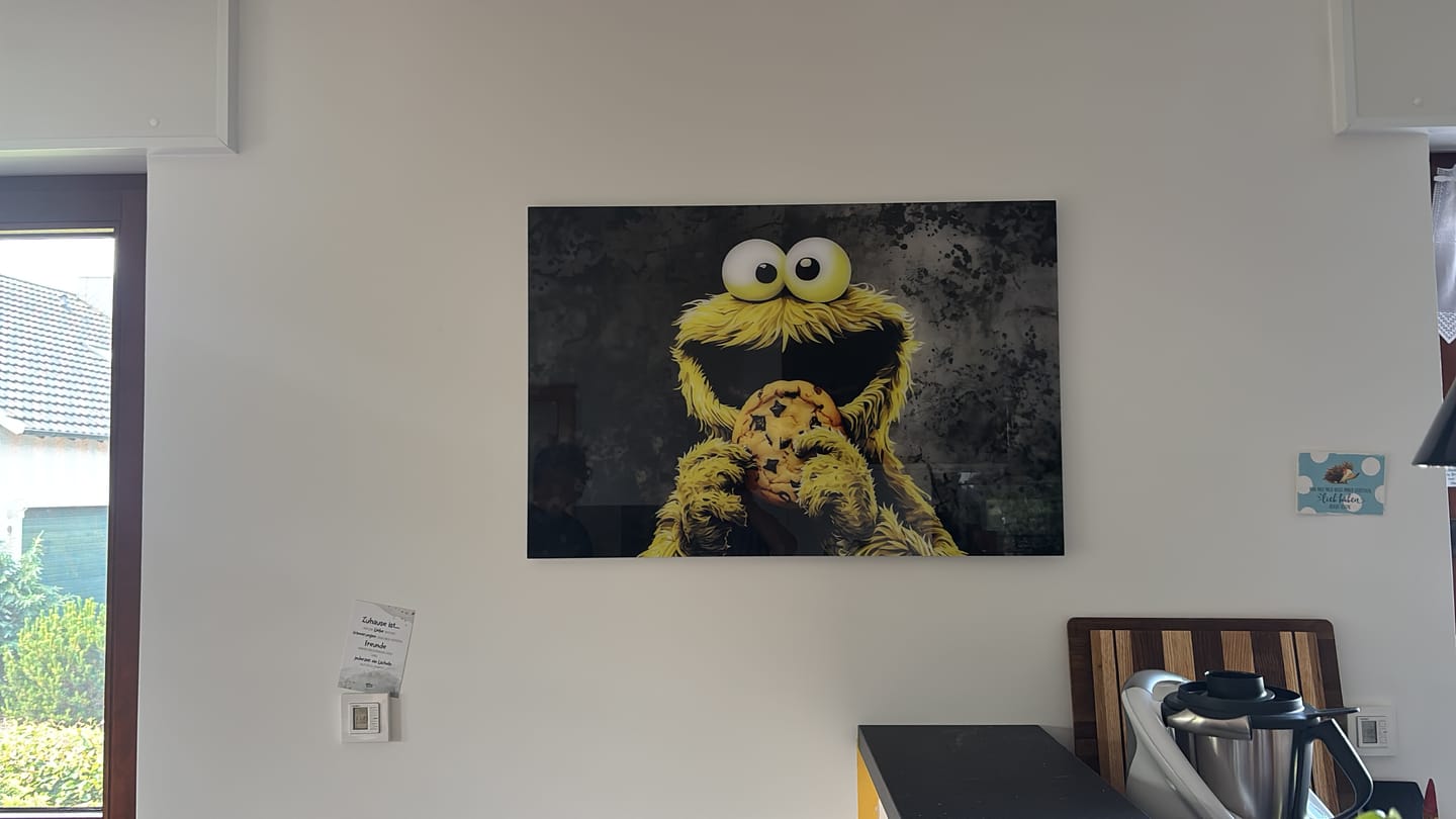 Customer photo review of Acrylglasbild Gelbes Keksmonster Querformat