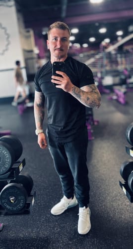 Customer photo review of 021 ESSENTIAL DROP-CUT T-SHIRT - Demo Test
