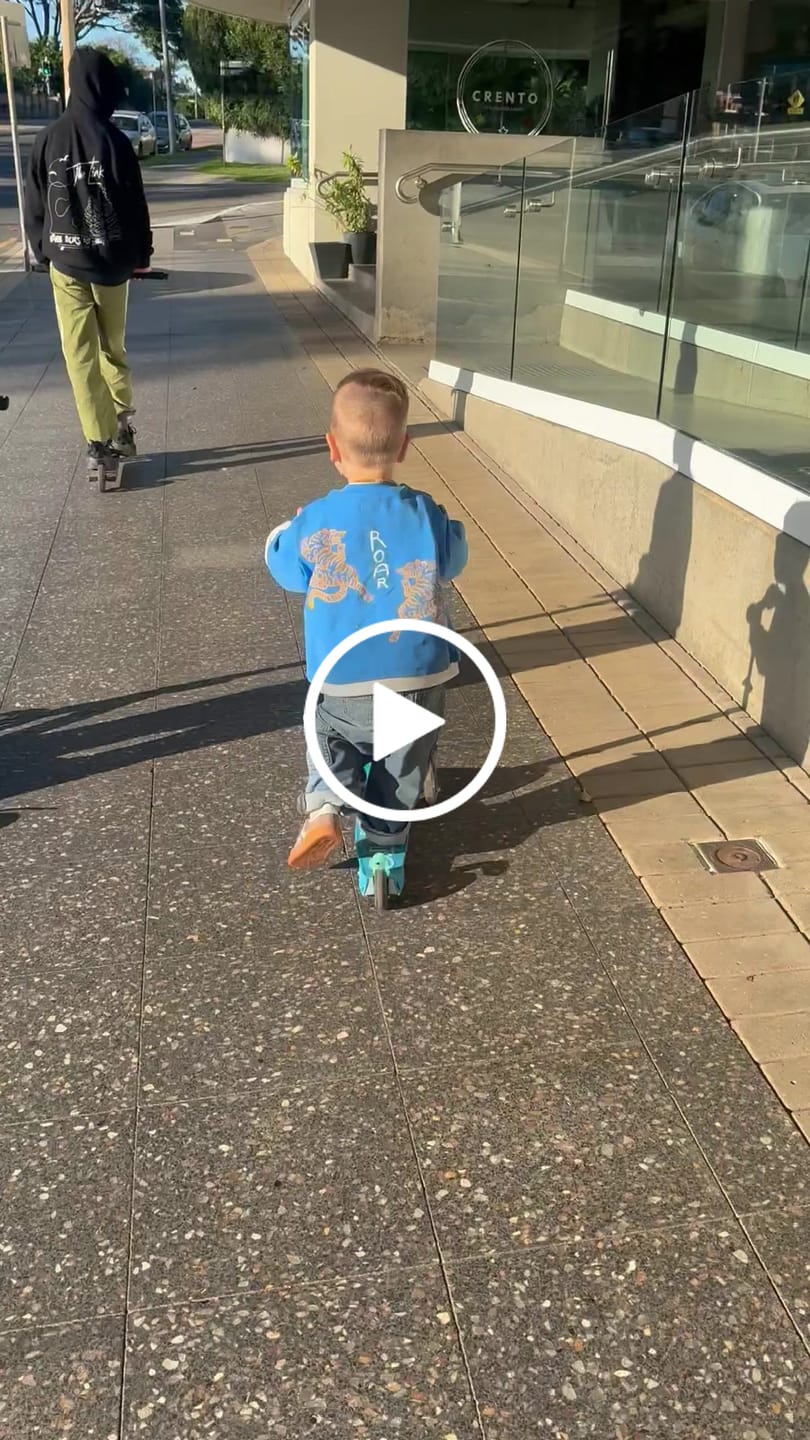 Customer video review of Roar L/S layer tee