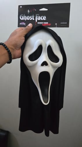 Customer photo review of Máscara Ghost Face  Fun World EU24   Versão Cinematográfica