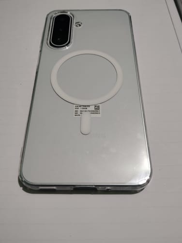 Reviewer's Anti Yellow Magsafe Clear Case on a Samsung phone, showing the visible MagSafe ring.