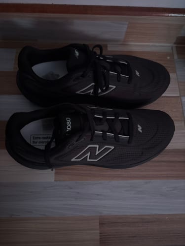 Customer photo review of New Balance 1080 V15  Hombre Faded Black Olivine