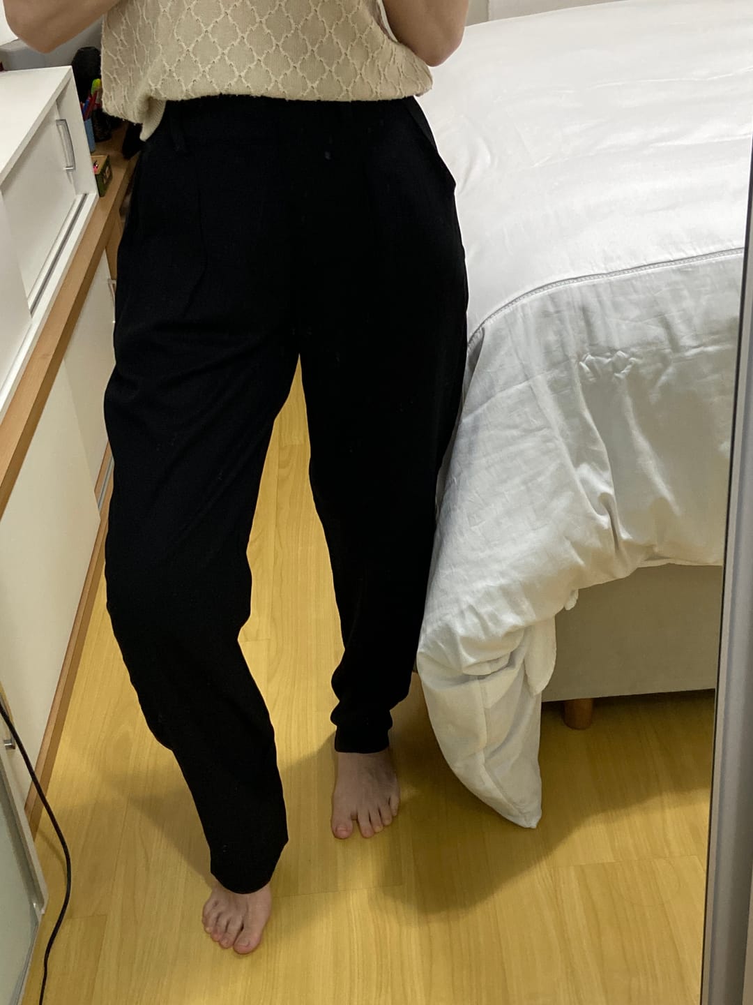 Customer photo review of Calça Slouchy Íris Preta