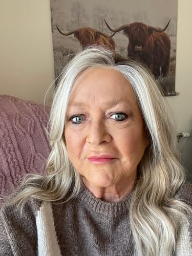 Customer photo review of [PRE-ORDER] JBEXTENSION 17 Inches Wave Mix Blonde Pre-Cut Side Part Snowflake Lace Frontlace Glueless Wig MARTINA MIX BLONDE【BENDY EAR TABS】
