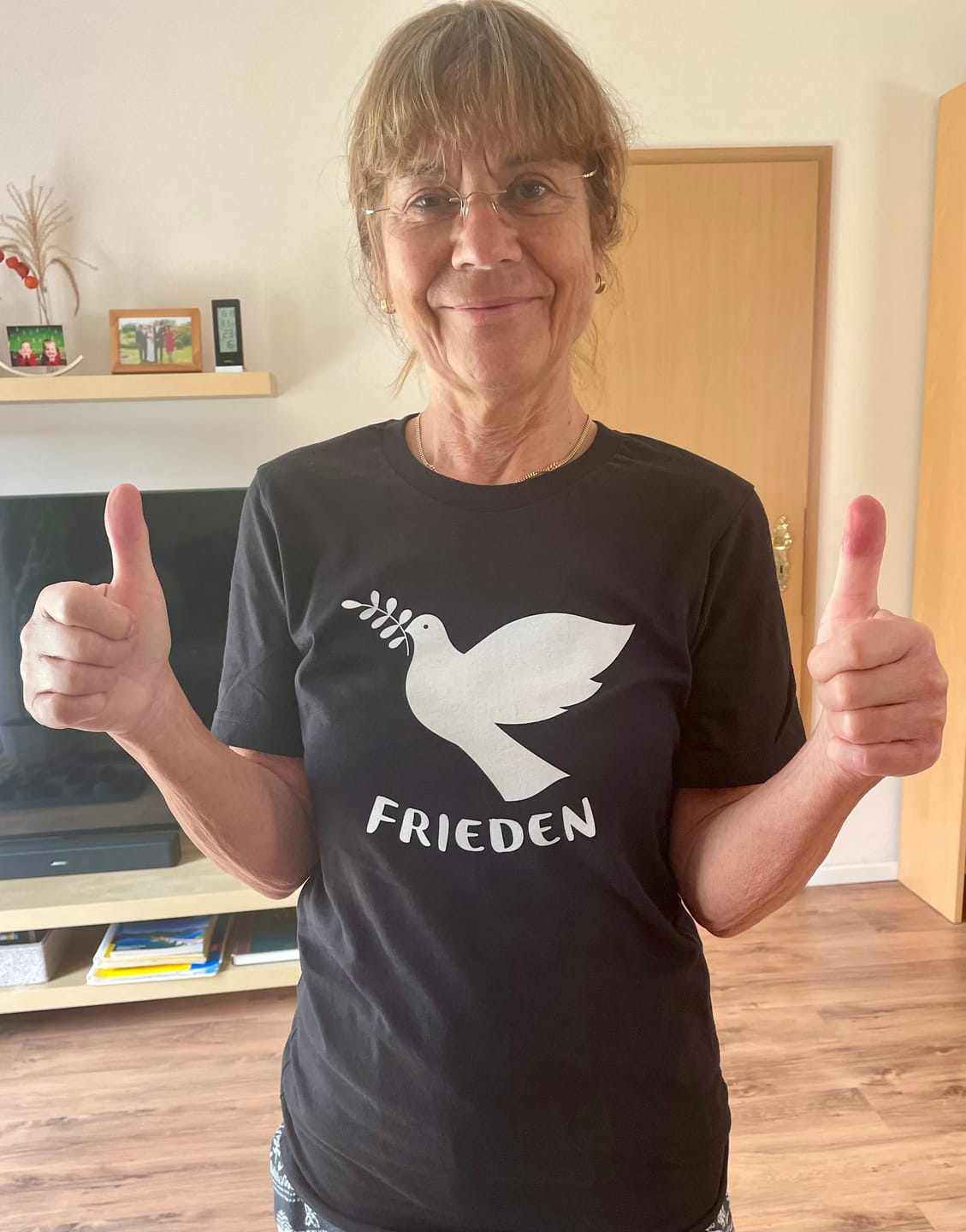 Customer photo review of T-Shirt „Frieden“